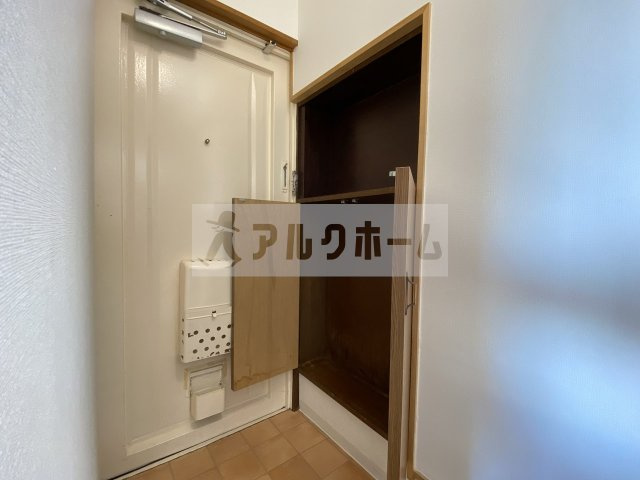 八尾マンションの玄関