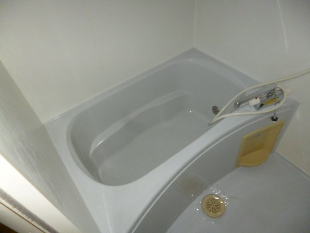 倉敷市加須山のアパートの浴室