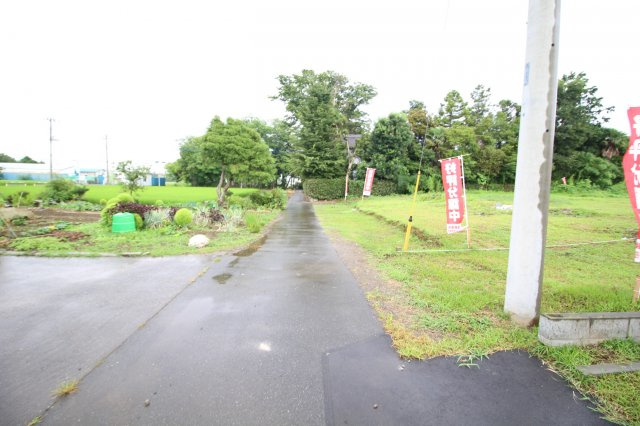 富士見市南畑新田　建築条件付き売地　敷地面積69坪以上　【南畑小学区】の前面道路含む現地写真