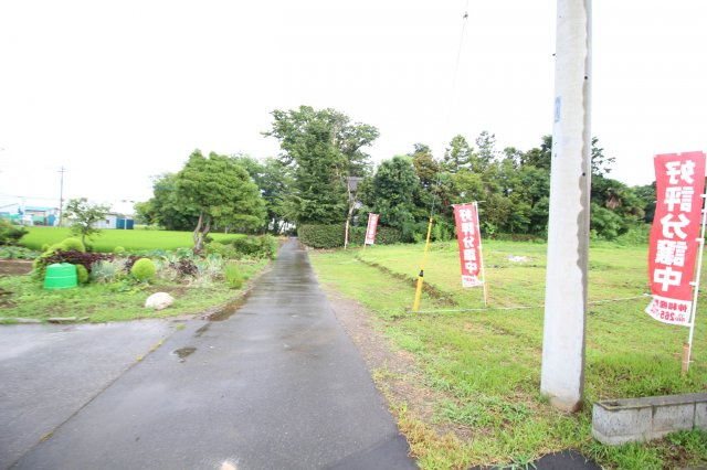 富士見市南畑新田　建築条件付き売地　敷地面積69坪以上　【南畑小学区】の前面道路含む現地写真