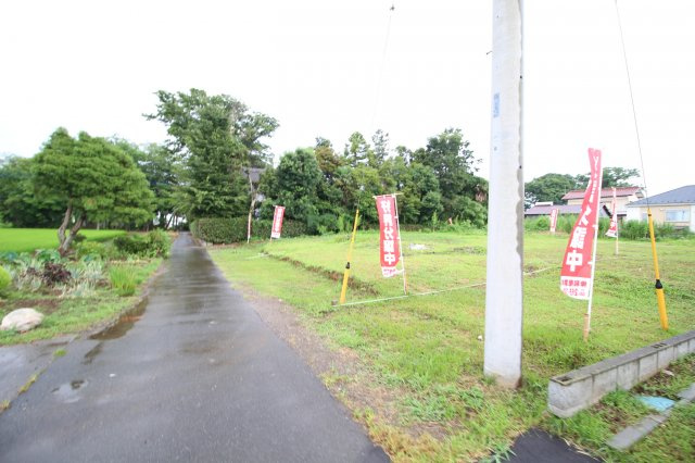 富士見市南畑新田　建築条件付き売地　敷地面積69坪以上　【南畑小学区】の前面道路含む現地写真