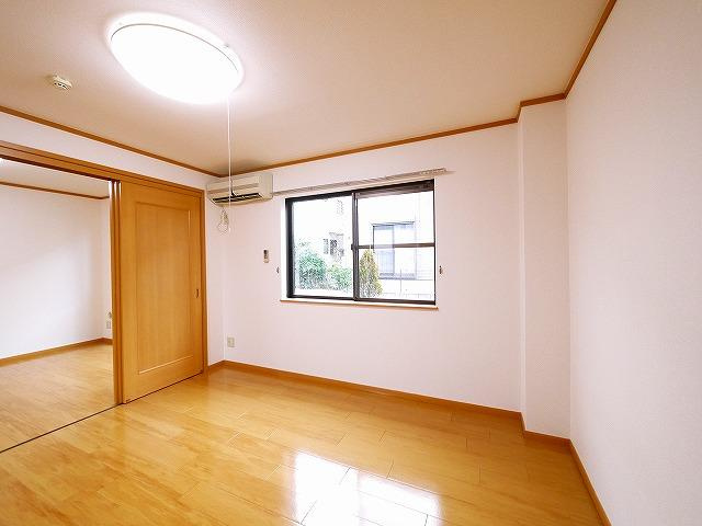 フィオーレの内装|明るい洋室です
