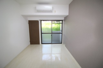 【居間・リビング】 | リアライズ服部 | 別室の写真使用