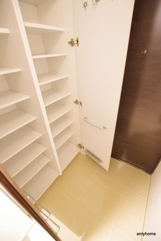 ザパークハビオ天満橋　仲介手数料無料の玄関