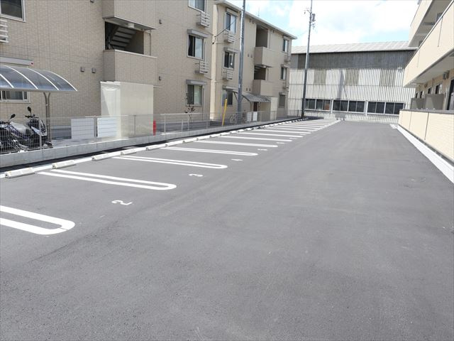 D-room花梨 Ｃ棟の駐車場