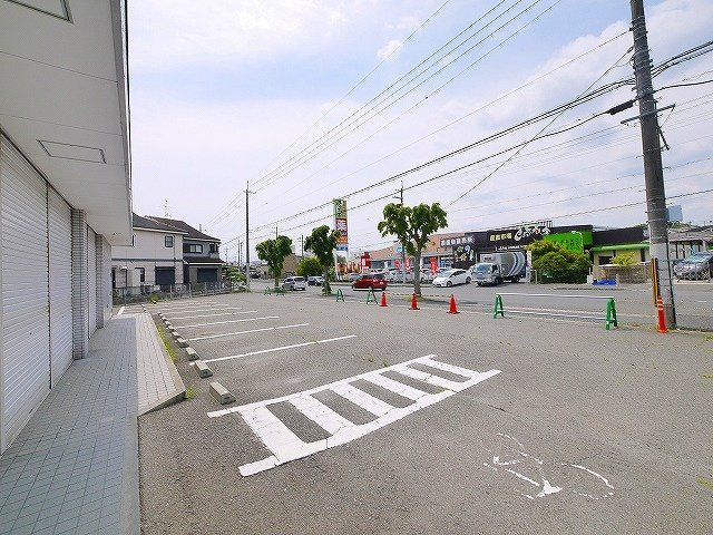 大和小泉町コンビニ跡の駐車場