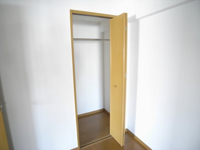 【収納】 | ＷＥＳＴヒルズ鴻池 | 洋室5.8帖