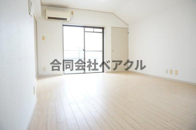 【居間・リビング】 | ミニヨンハウス勧修 | ゆったり過ごせる居間です