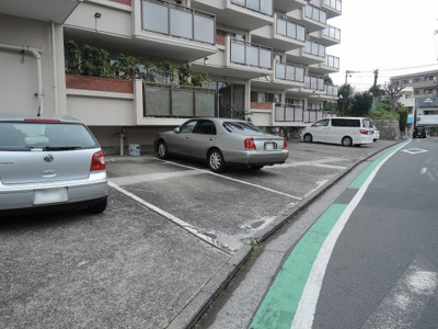 【駐車場】 | ヴィラ三渓園 | 駐車場