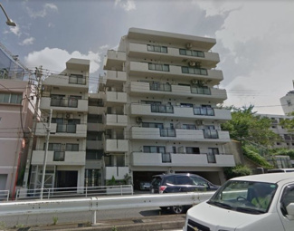 【外観】 | 南西向きにつき陽当り良好。廊下側も人通りが少なくプライバシーを保てる角部屋住戸♪