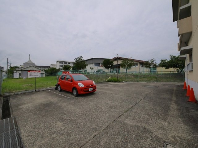 坂田マンションの駐車場|駐車場があるので、車を買う予定の方も安心です