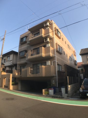 【外観】 | クラッシィ | 赤堤住所の中でも戸建が多いエリアの立地。前面道路の幅があり閑静な住宅地。