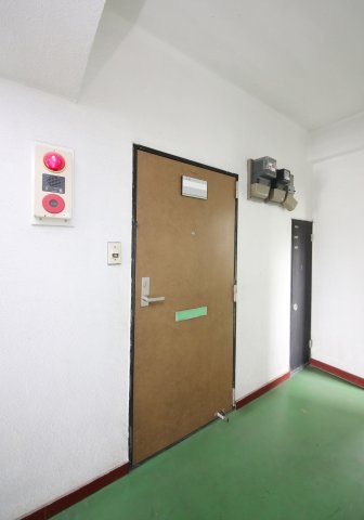 HAL井上ビルの玄関