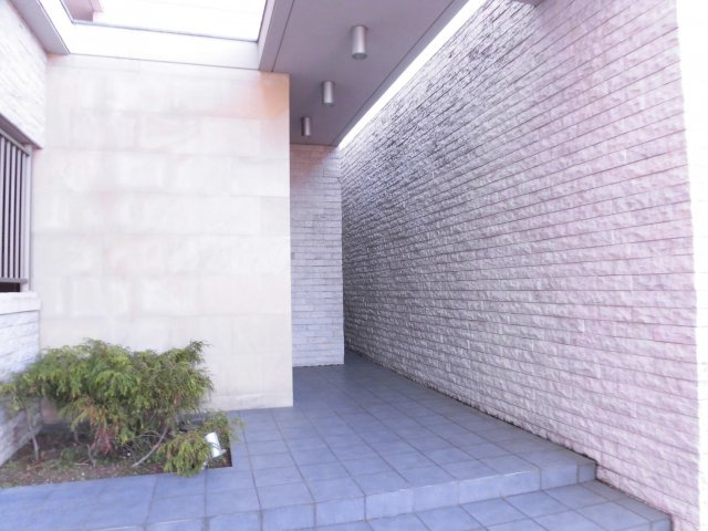 アクシス三本木のエントランス