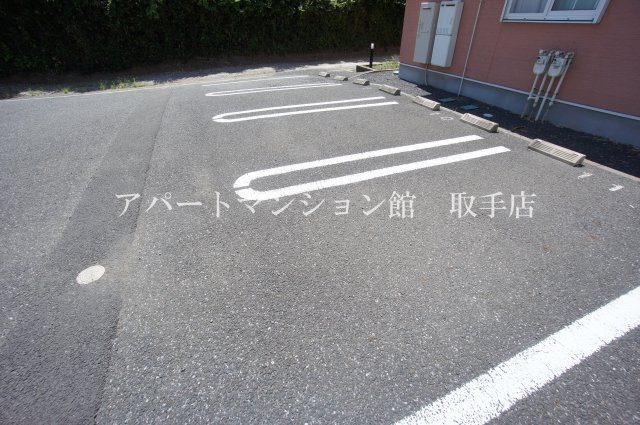 ヴィラブリーゼＢの駐車場