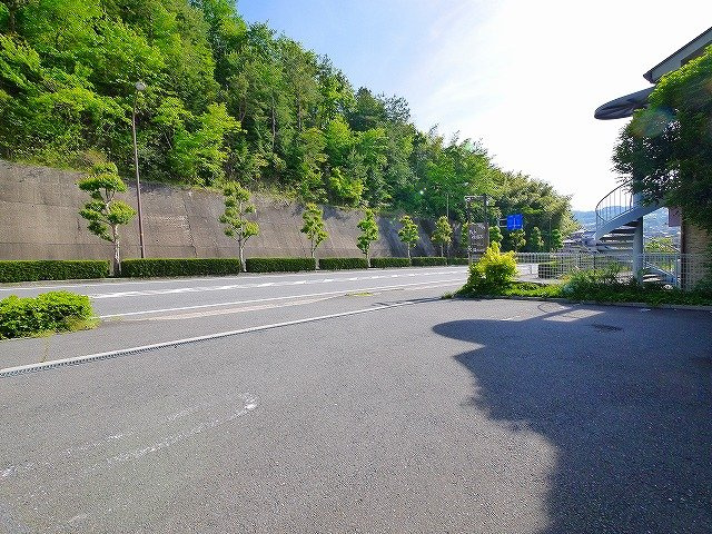 シャルマン白庭の駐車場|駐車スペースもあります