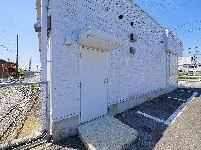 大和郡山市今国府町コンビニ跡のエントランス