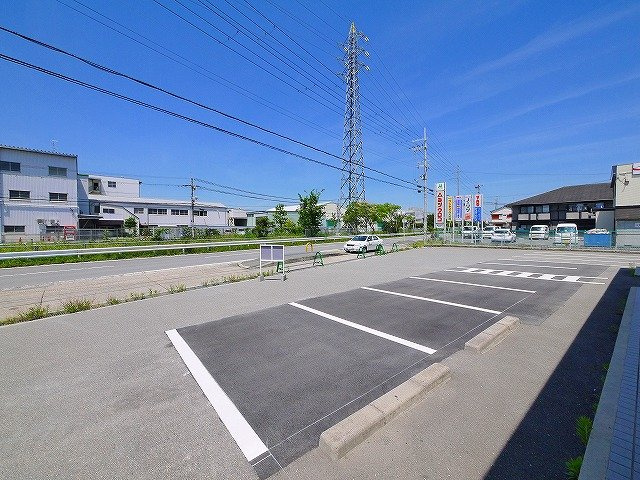 大和郡山市今国府町コンビニ跡の駐車場