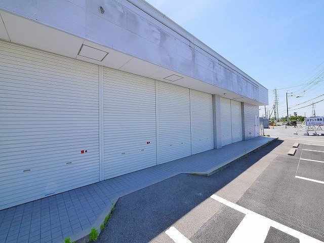 大和郡山市今国府町コンビニ跡のエントランス