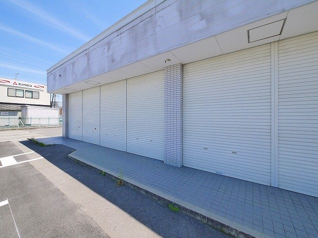 大和郡山市今国府町コンビニ跡のエントランス