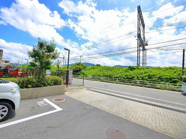 ネオハイツ桜井Bの駐車場|駐車場があります