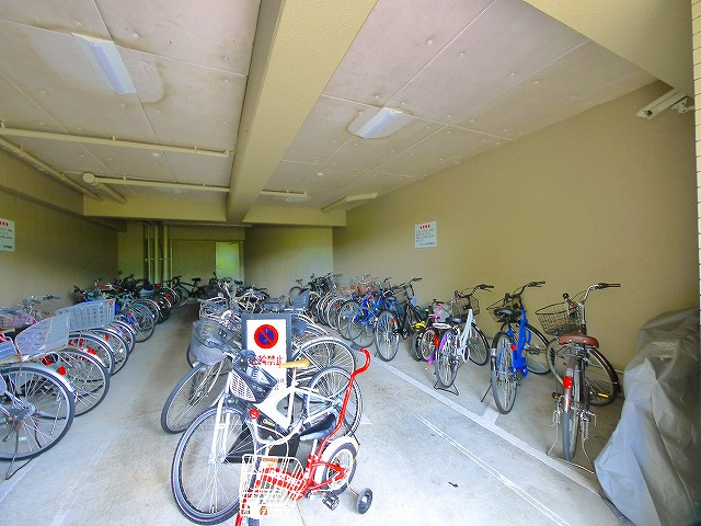ネオハイツ桜井Bのその他共用部分|自転車置き場