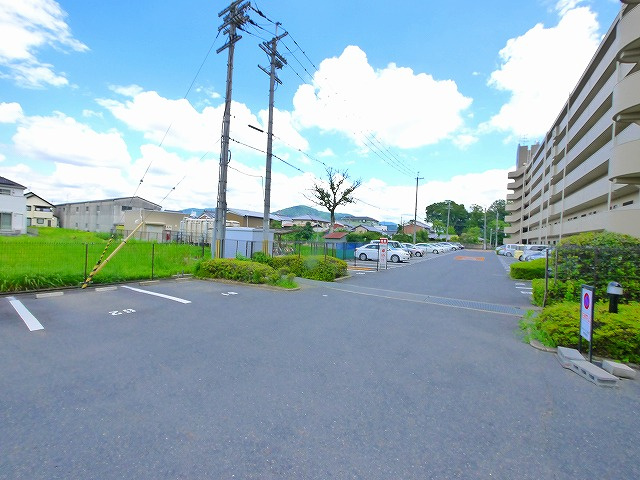 ネオハイツ桜井Bの駐車場|駐車場完備です