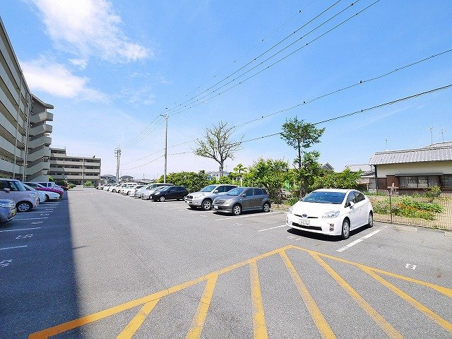 ネオハイツ桜井Bの駐車場|カースペースがあります