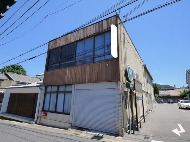 鳴川町テナントの外観