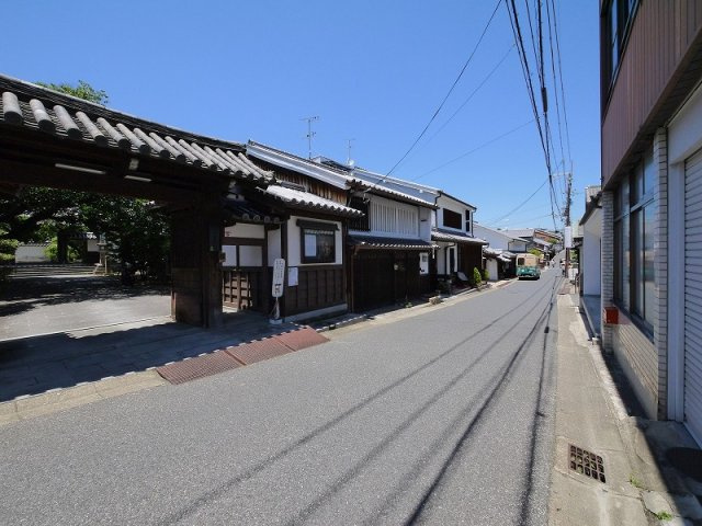 鳴川町テナントの周辺