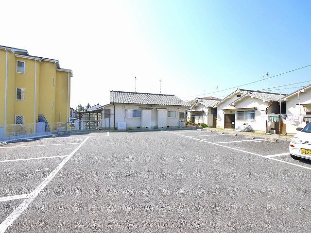 山谷戸建の駐車場|広い駐車場です