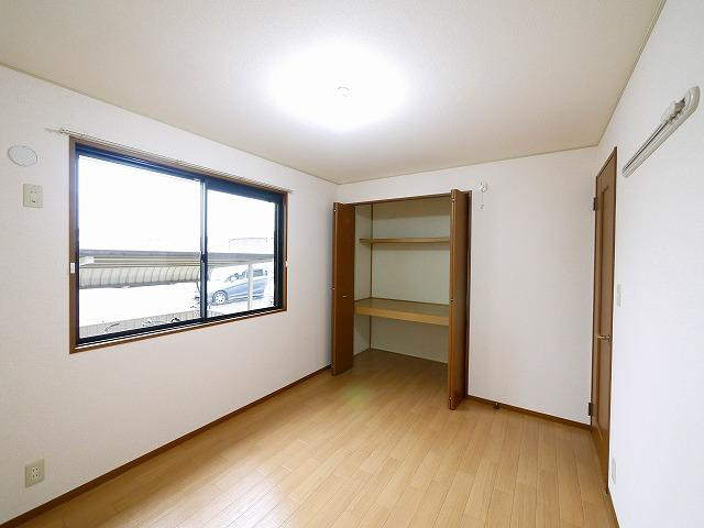 クレールＮの内装|明るい色調の室内です