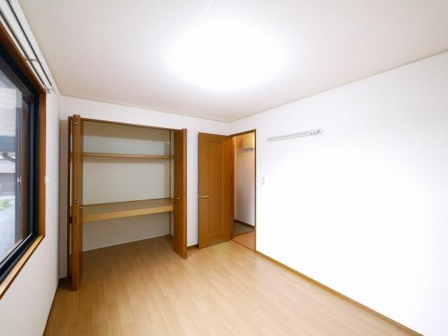 クレールＮの寝室|落ち着いた色調の寝室です