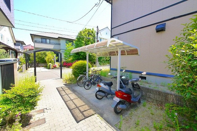 ファミール州見　D棟のその他共用部分|屋根付きの駐輪場です