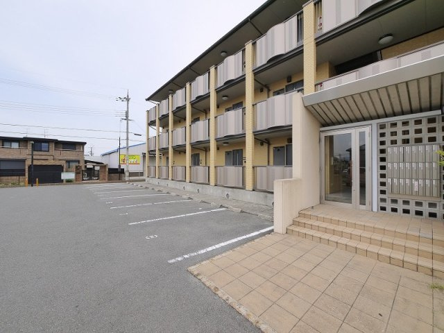 コム　アニモのエントランス|オートロック付きで安心ですね。