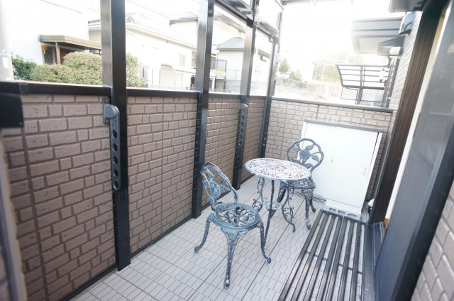 【バルコニー】 | コーポ・タタニ | バルコニーからの眺めを楽しみながら食事をしませんか