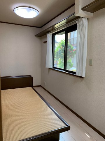 【寝室】 | コーポ・タタニ | ゆとりの広さです