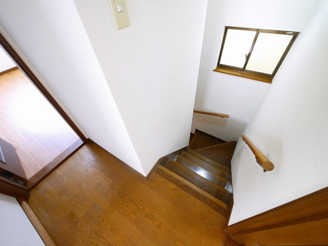奈良市恋の窪戸建の内装|階段
