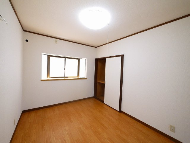 奈良市恋の窪戸建の寝室|落ち着いた色調の寝室です