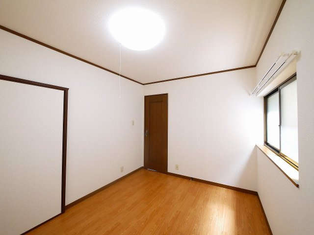 奈良市恋の窪戸建の洋室|個人の部屋や寝室として使える洋室です