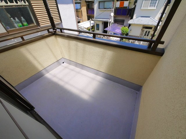 奈良市恋の窪戸建のバルコニー|外からの目が気にならないバルコニーで洗濯物が干せます