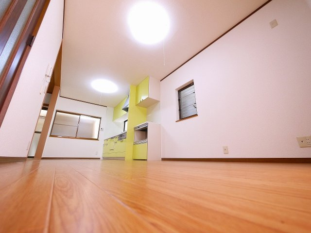奈良市恋の窪戸建の居間・リビング|使いやすい居間です