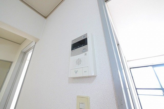 エステートピアＶハヤノＩＩＩのセキュリティ|モニターホン付きインターホンで安心です