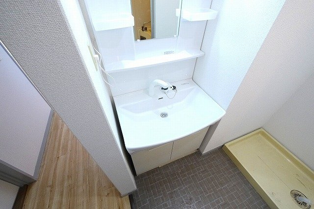 エステートピアＶハヤノＩＩＩの洗面所|広い洗面スペースです