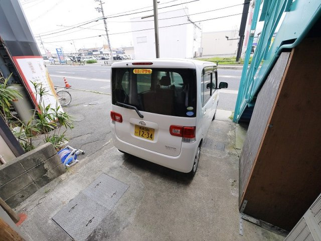 南京終店舗（南～2軒目）の駐車場
