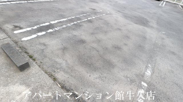 フラールの駐車場