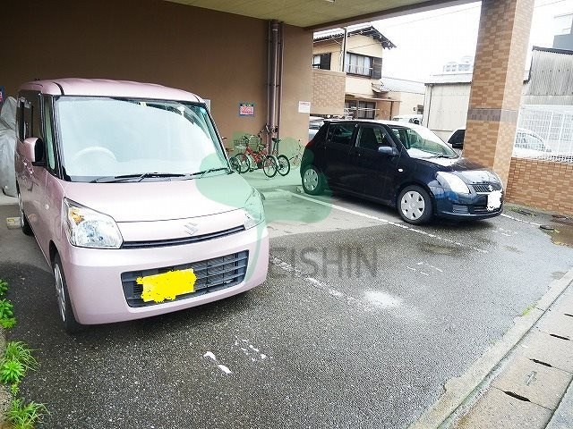 TRM21(ティーアールエム)の駐車場