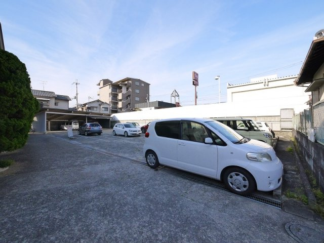 メゾン紀寺の駐車場|駐車場完備です