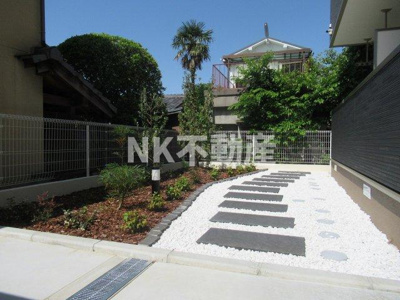 【エントランス】 | ル・クール（河内花園賃貸） | 建物の内部です