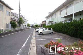 【駐車場】